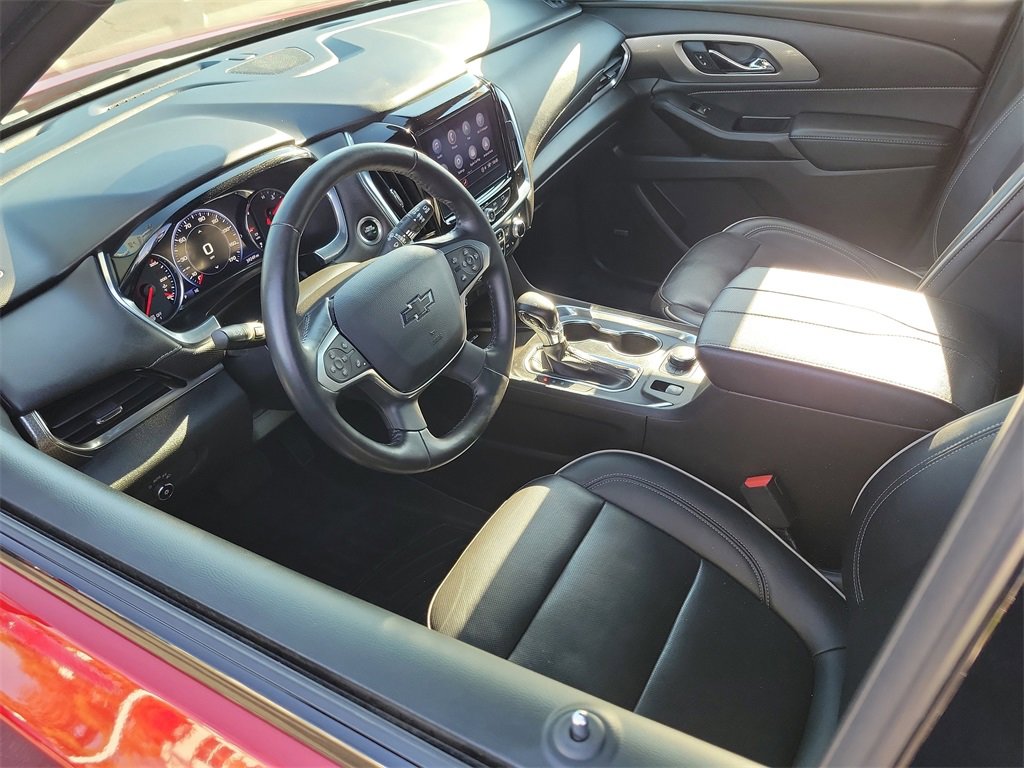 Certified 2022 Chevrolet Traverse Premier w/ Redline Edition image 3