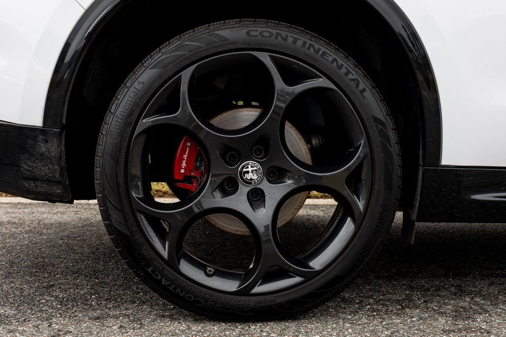 Used 2024 Alfa Romeo Stelvio Veloce image 15