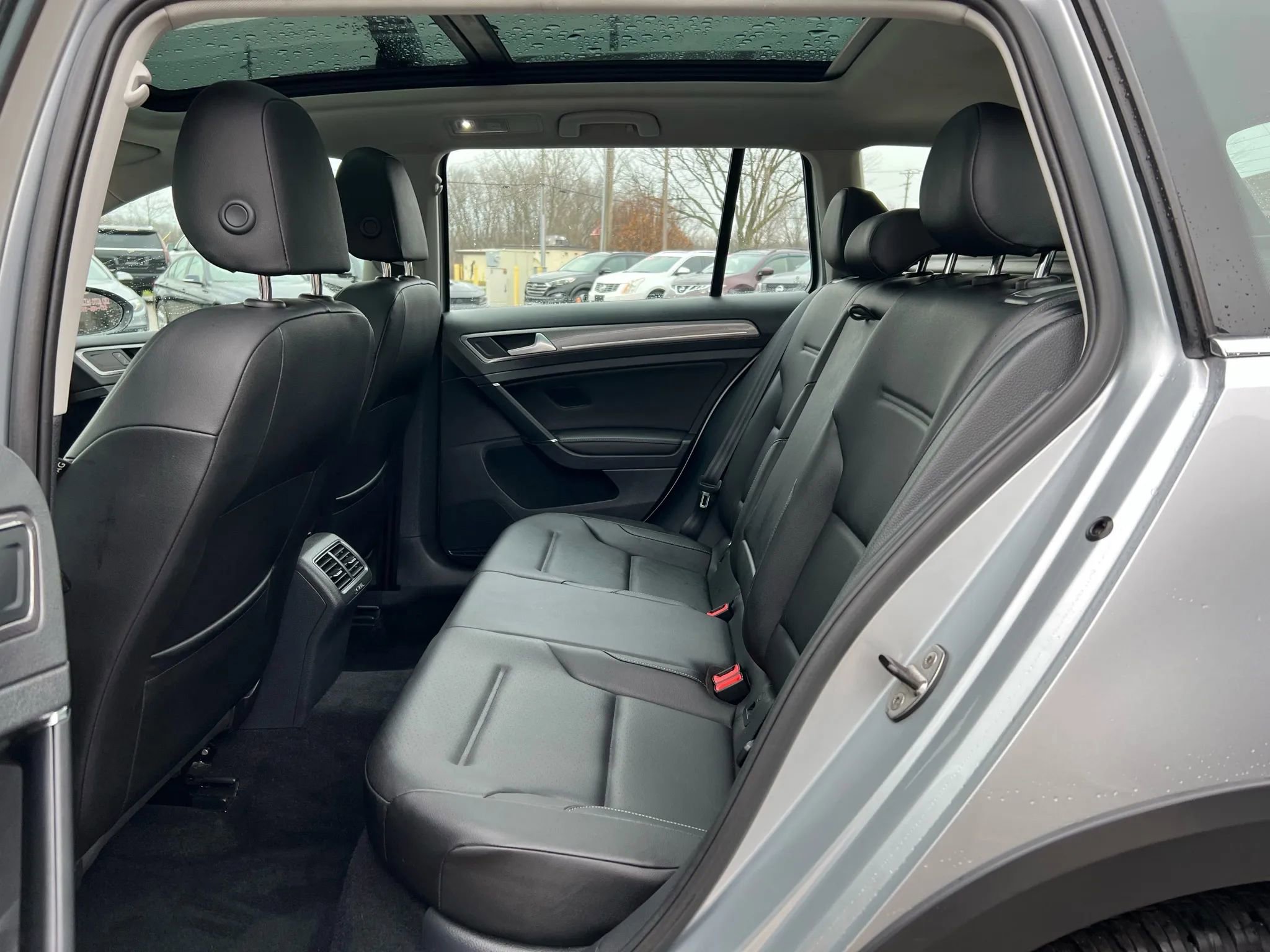 Used 2017 Volkswagen Golf Alltrack SE image 30