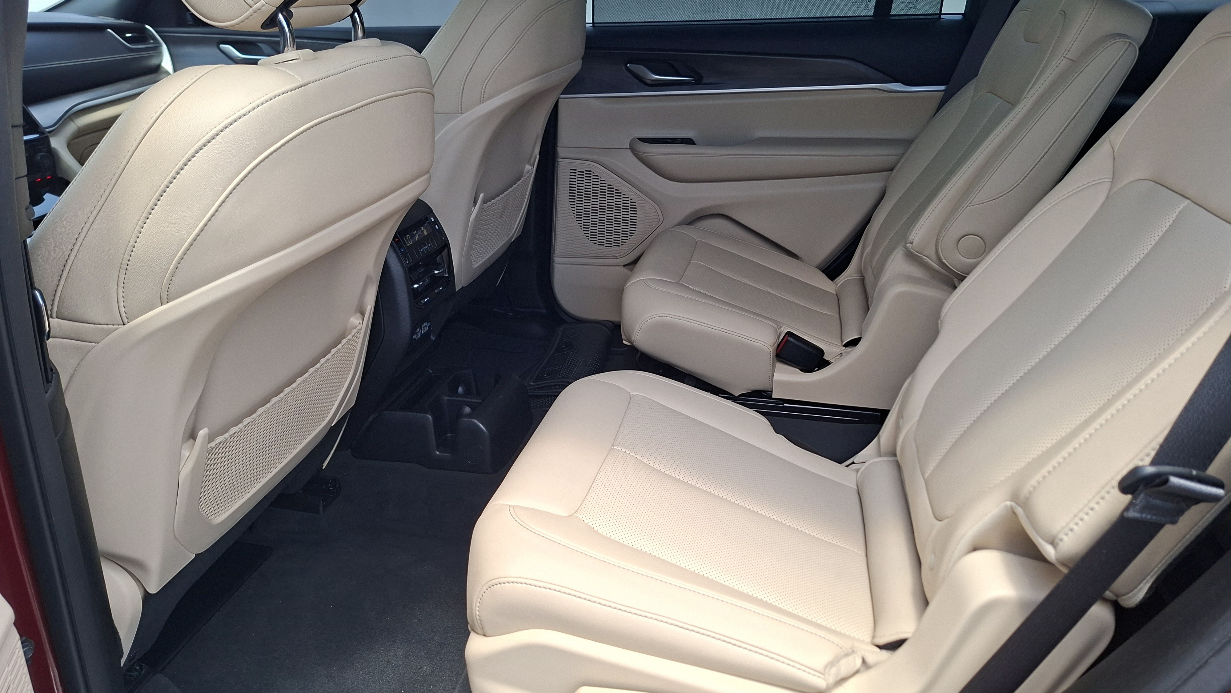 Used 2023 Jeep Grand Cherokee L Limited w/ Luxury Tech Group II AWD/4WD image 20