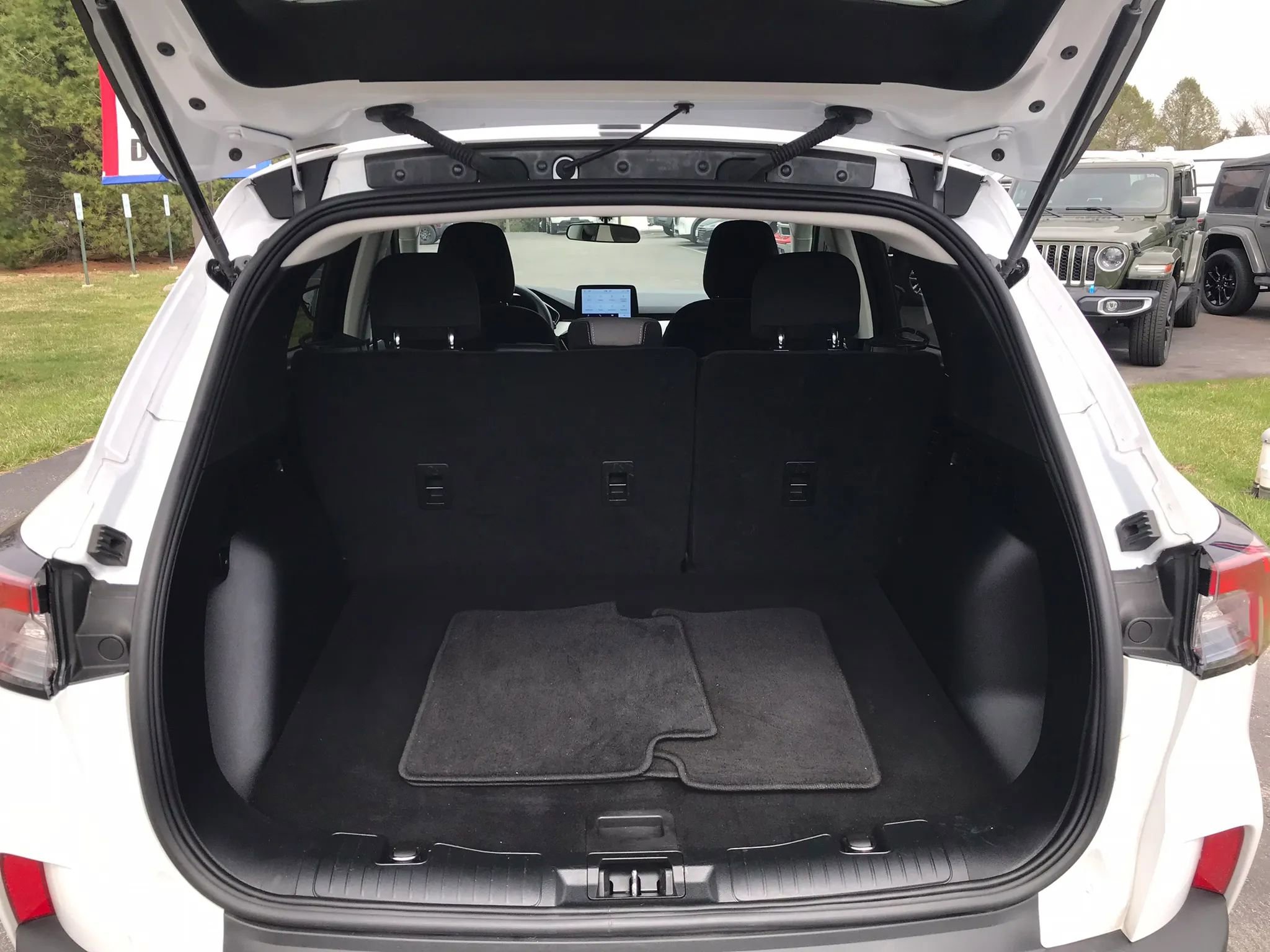 Used 2022 Ford Escape SE image 37