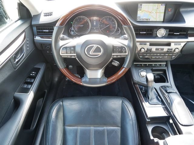 Used 2018 Lexus ES 350 w/ Luxury Package w/Wood Trim FWD image 11
