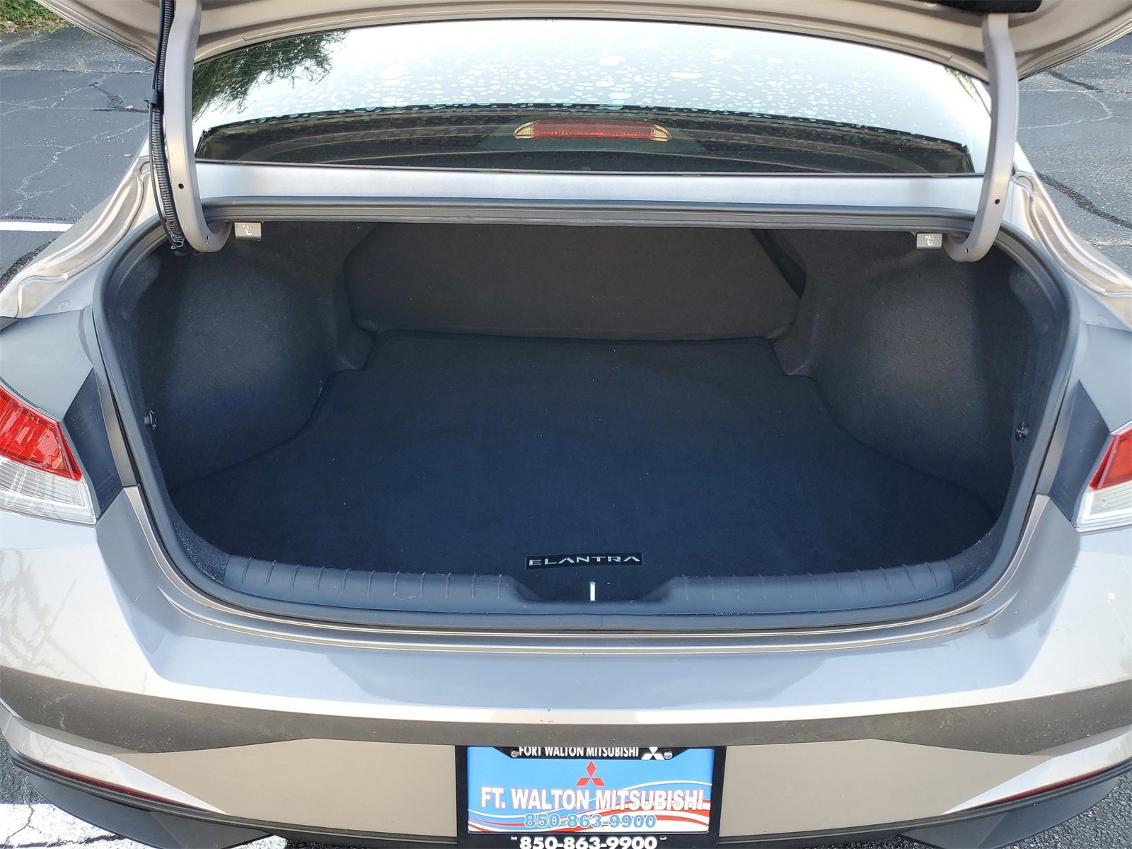 Used 2023 Hyundai Elantra SEL w/ Convenience Package image 28