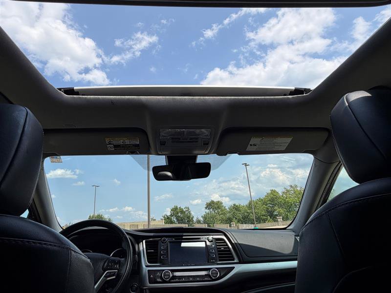Used 2019 Toyota Highlander XLE AWD/4WD image 54