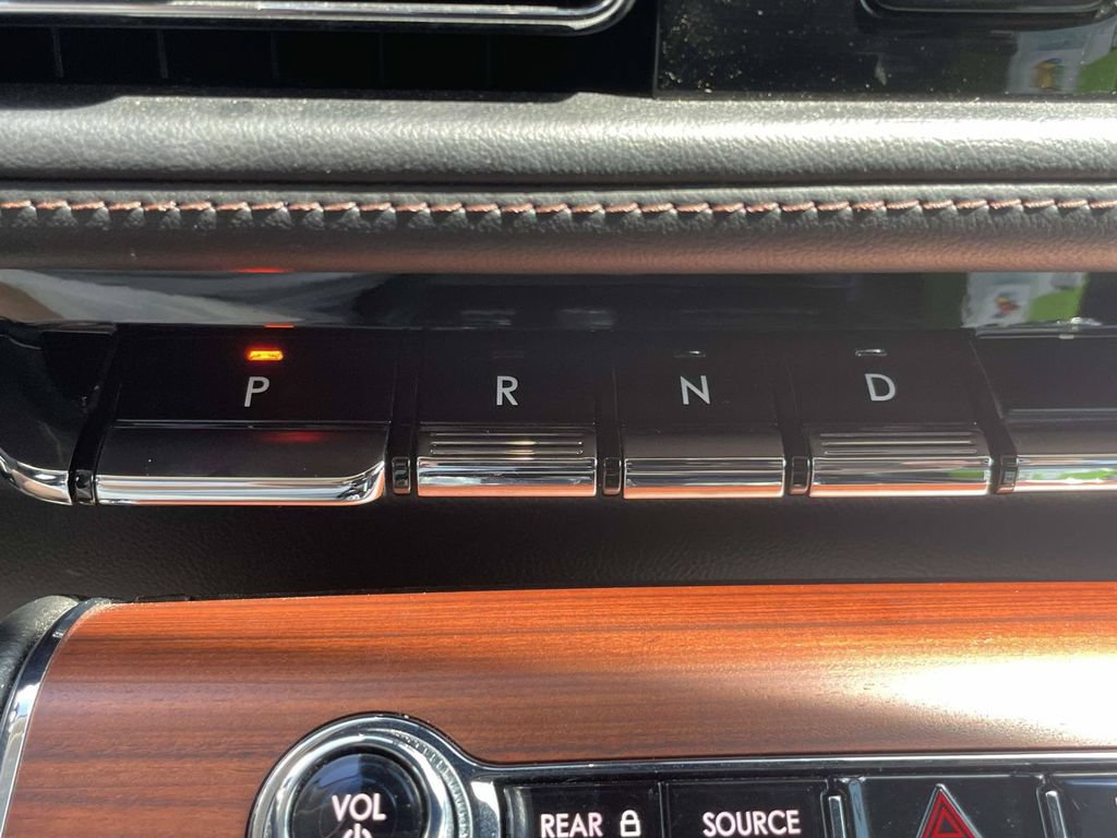 Used 2021 Lincoln Aviator Reserve w/ Equipment Group 201A RWD image 17