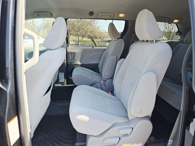 Used 2019 Toyota Sienna LE w/ LE Preferred Package FWD image 16