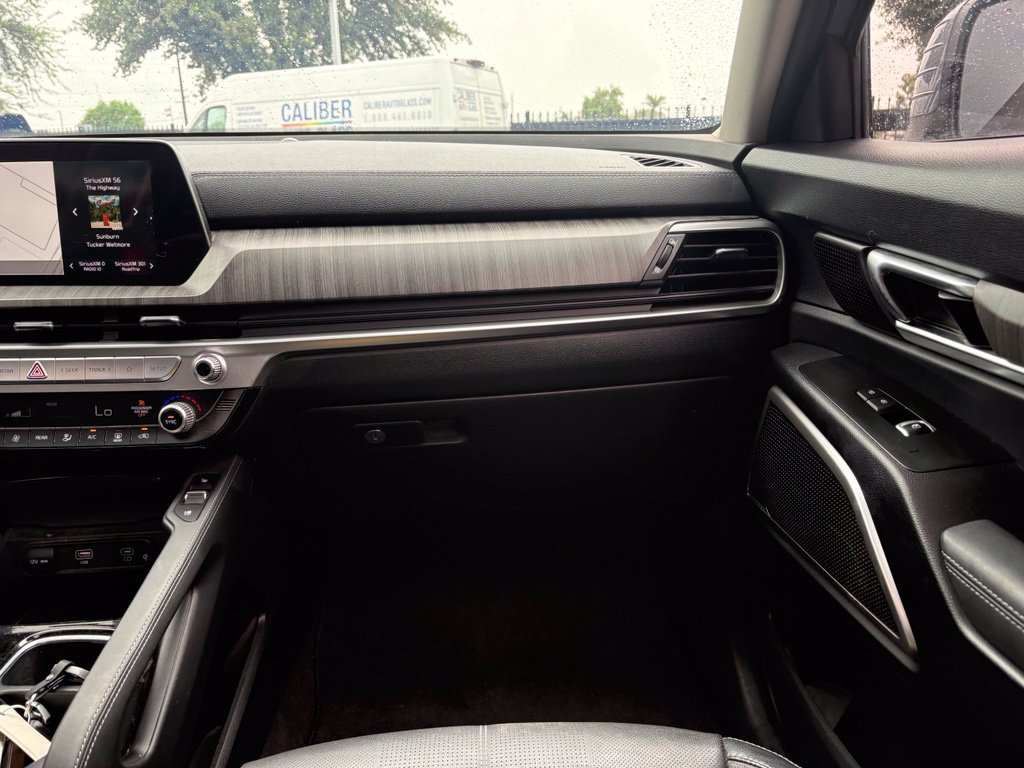 Used 2023 Kia Telluride EX w/ EX Captain's Chair Package FWD image 8