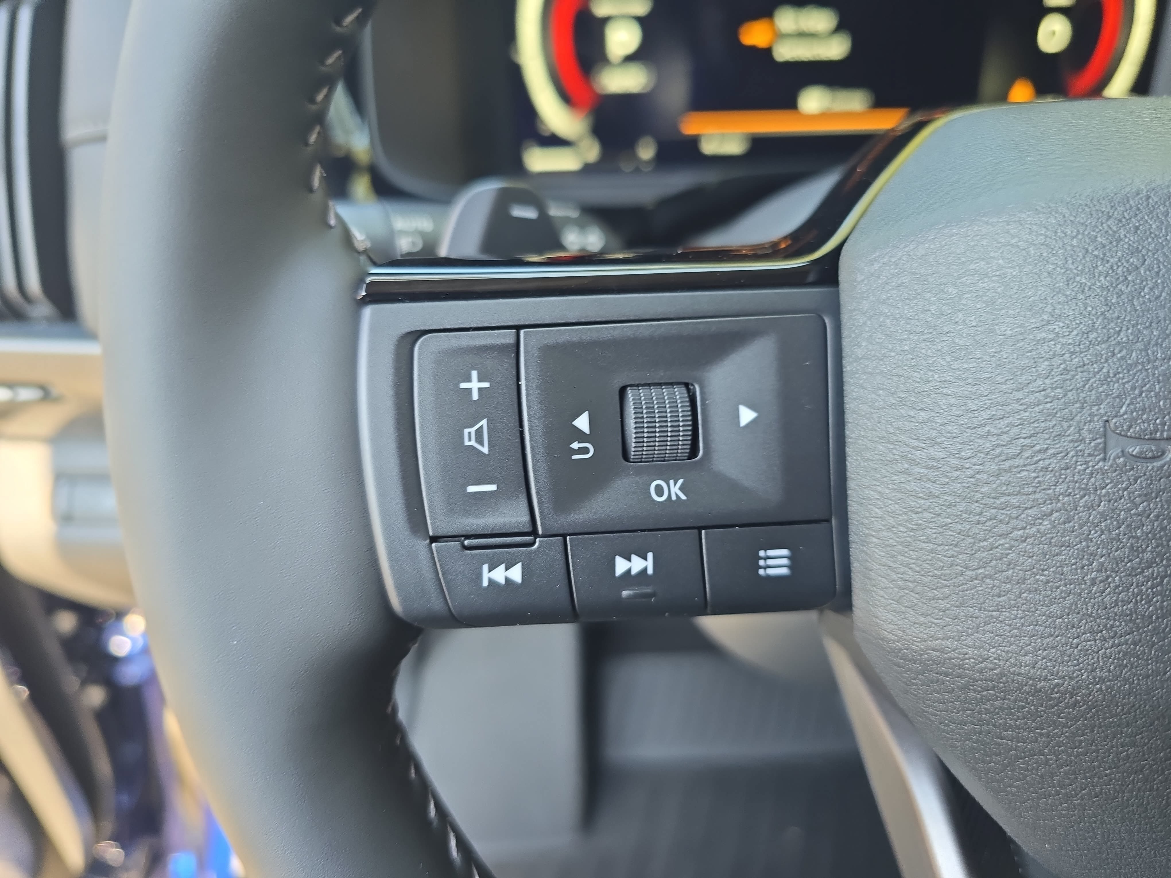 New 2026 Nissan Pathfinder SL AWD/4WD image 18