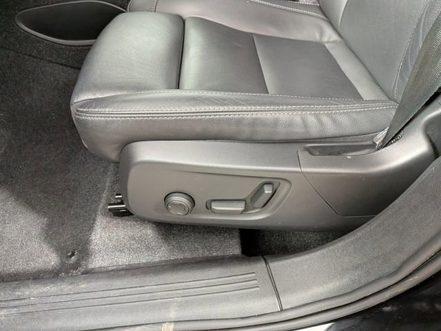 Used 2025 Volvo XC40 B5 Plus image 17