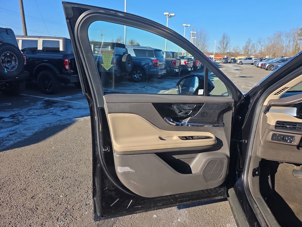 Used 2022 Lincoln Corsair AWD w/ Equipment Group 101A image 29