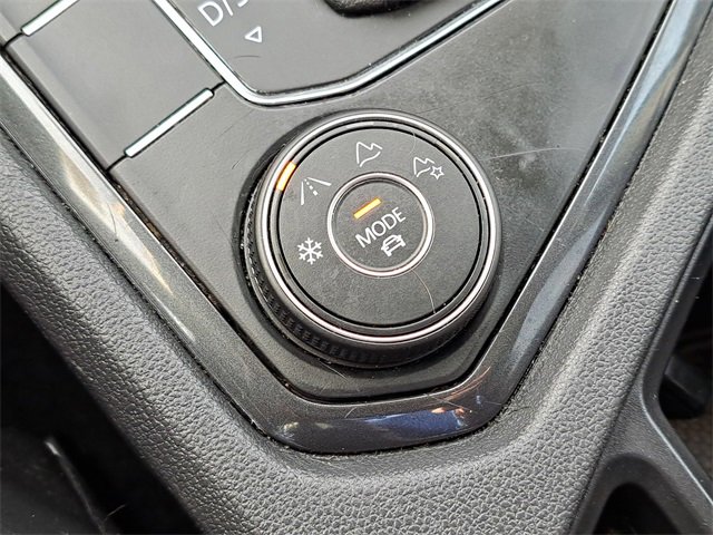 Used 2019 Volkswagen Tiguan SE image 16