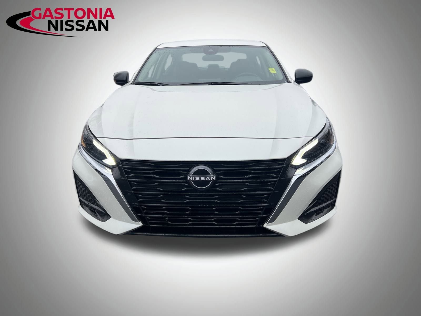 Used 2024 Nissan Altima 2.5 SV image 2