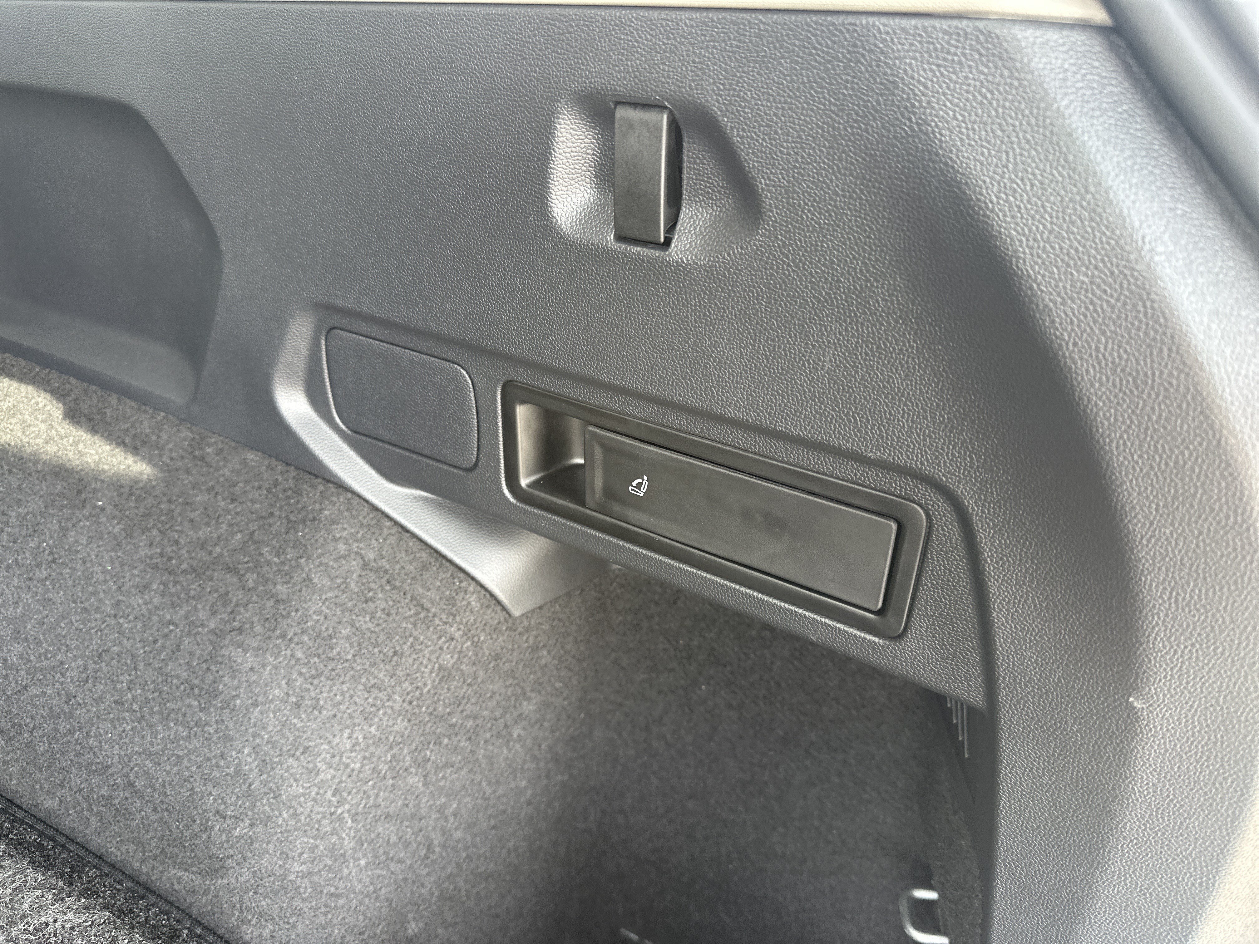 Used 2021 Volkswagen Tiguan SE AWD/4WD image 34