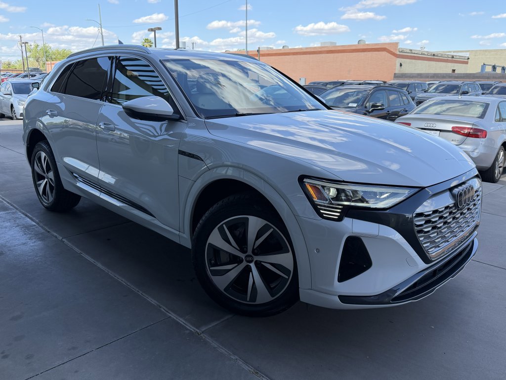 Used 2024 Audi Q8 e-tron Premium Plus w/ Premium Plus Package image 6