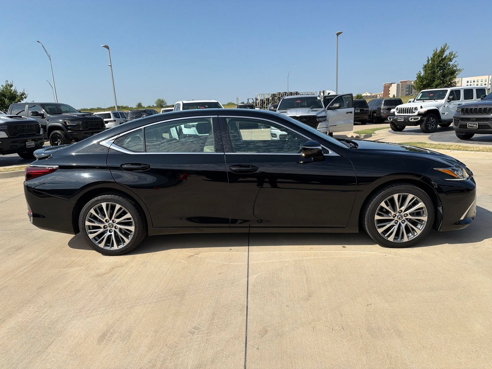 Used 2021 Lexus ES 250 w/ Premium Package AWD/4WD image 6