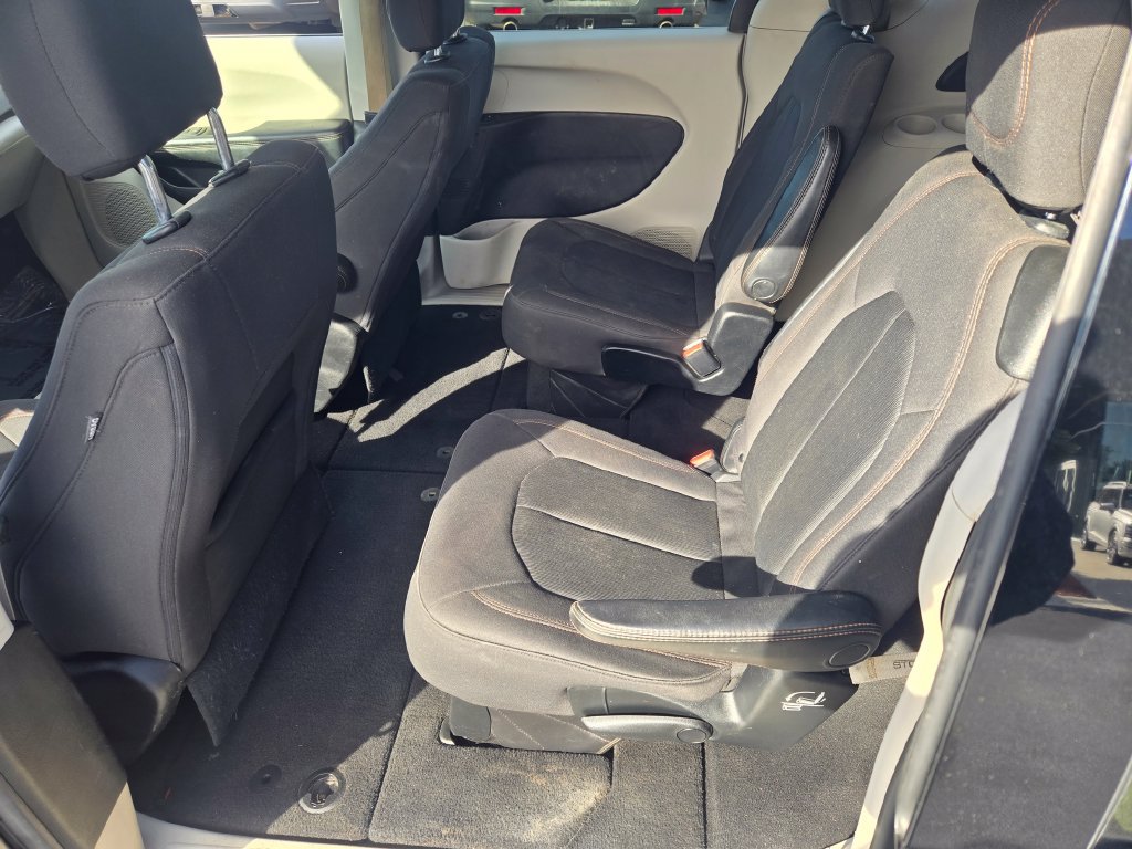 Used 2019 Chrysler Pacifica LX FWD image 23