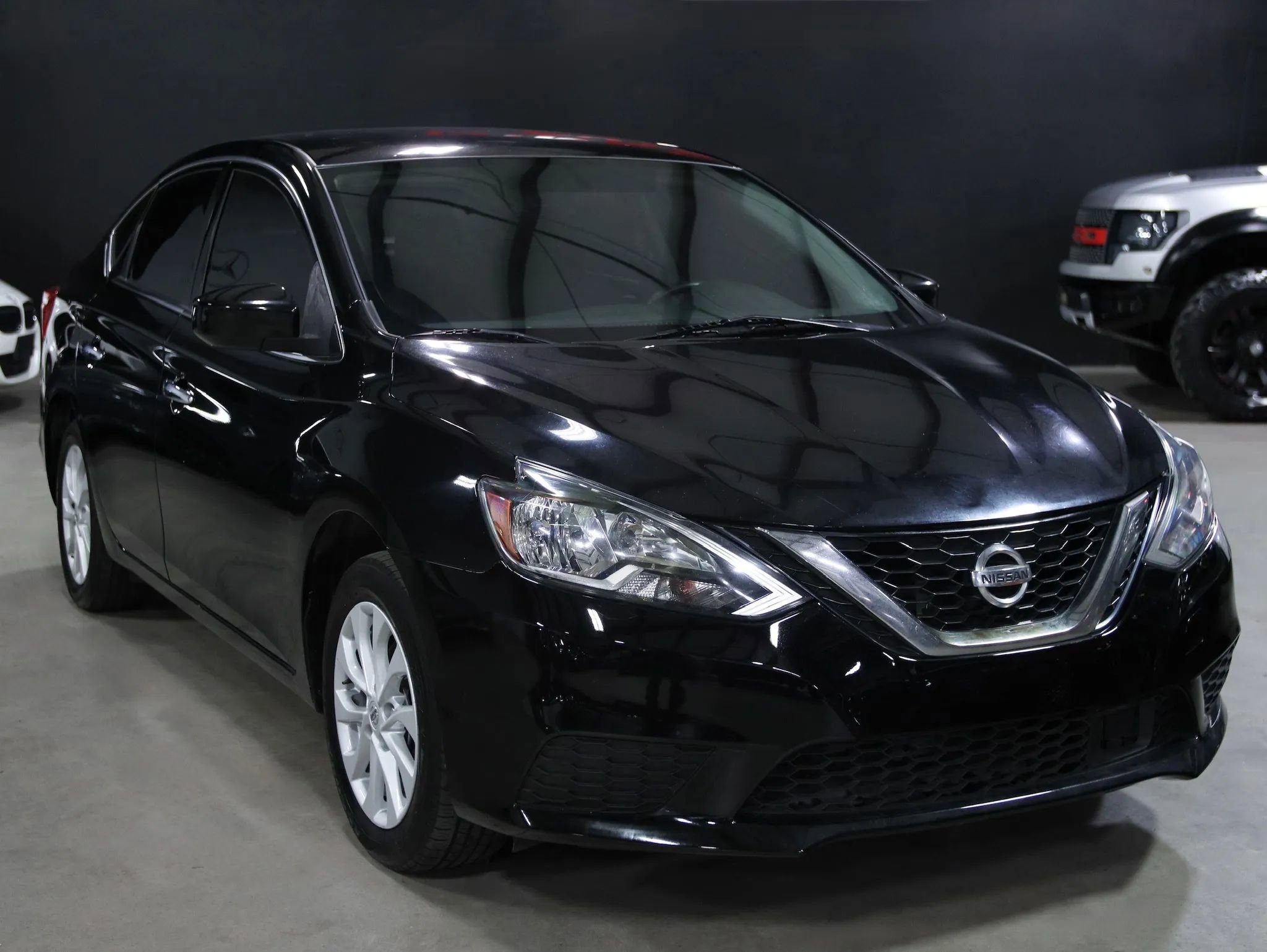 Used 2019 Nissan Sentra SV FWD image 2