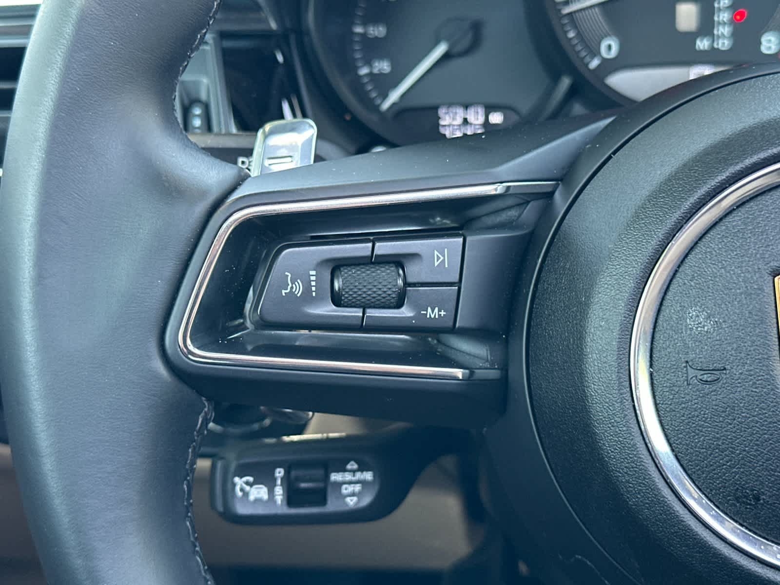 Certified 2025 Porsche Macan AWD/4WD image 26