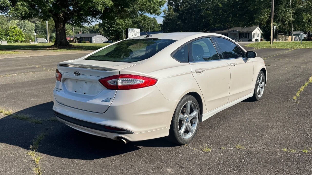Used 2013 Ford Fusion SE FWD image 8