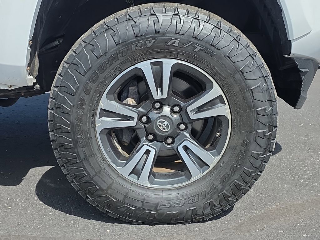 Used 2019 Toyota Tacoma TRD Sport AWD/4WD image 12