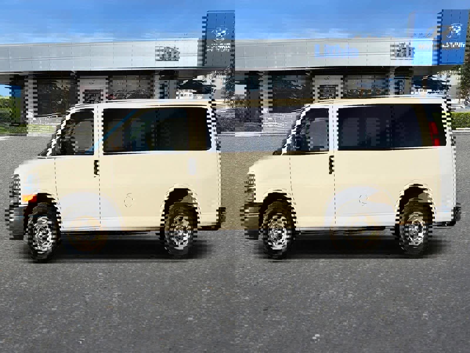 Used 2017 Chevrolet Express 3500 LT w/ LT Preferred Equipment Group image 6