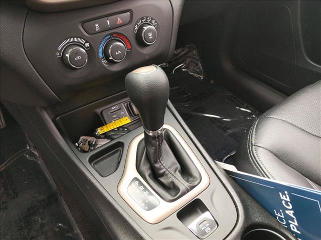 Used 2016 Jeep Cherokee Sport FWD image 12