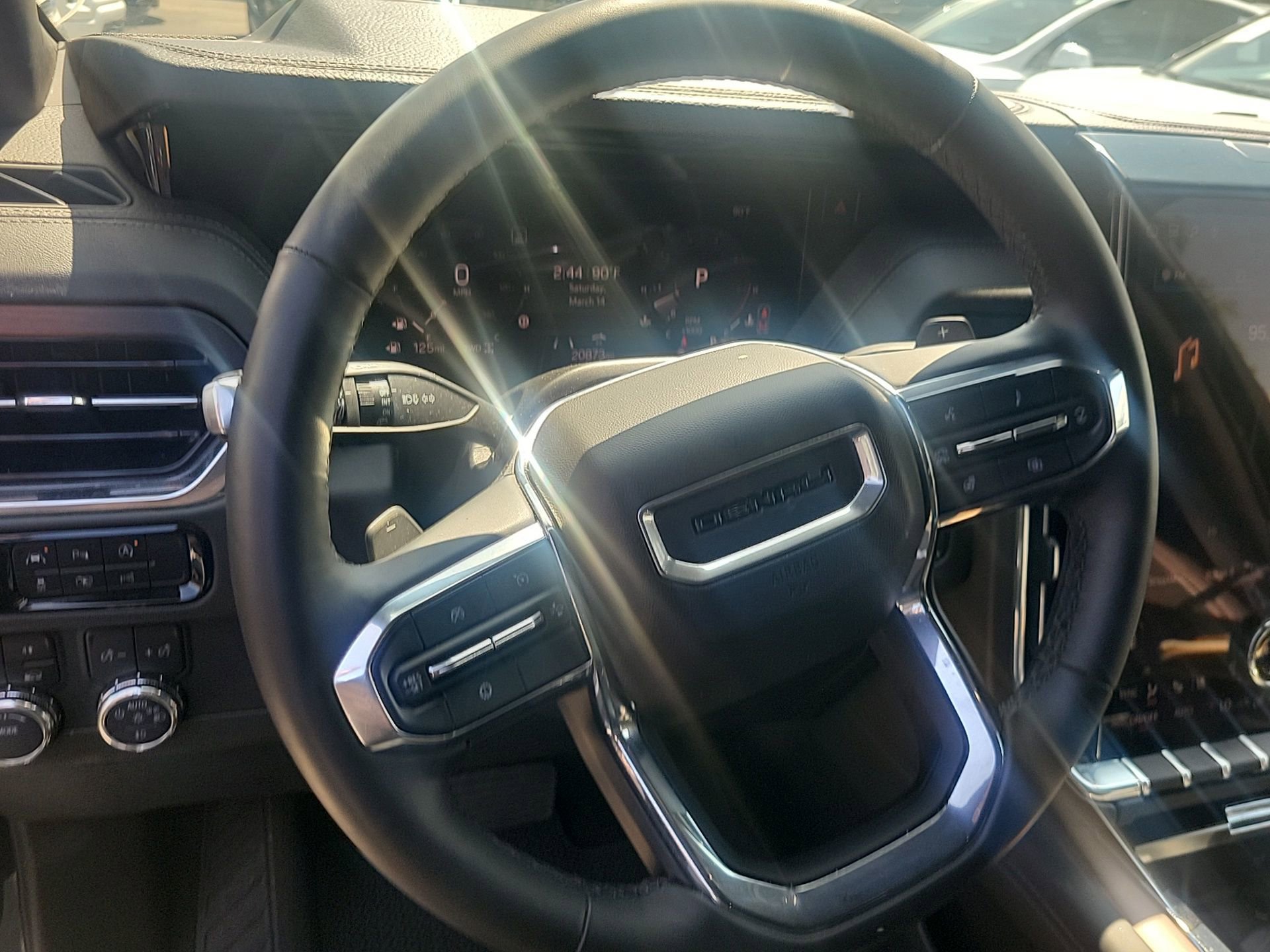 Used 2025 GMC Yukon XL Denali image 31