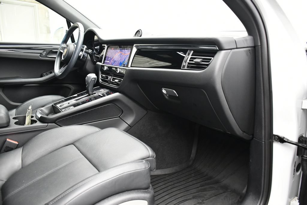 Certified 2023 Porsche Macan AWD/4WD image 41