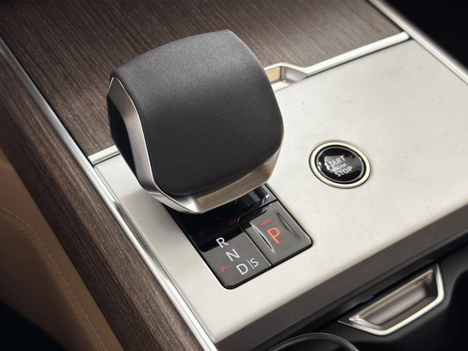 New 2026 Land Rover Range Rover Long Wheelbase SE image 15