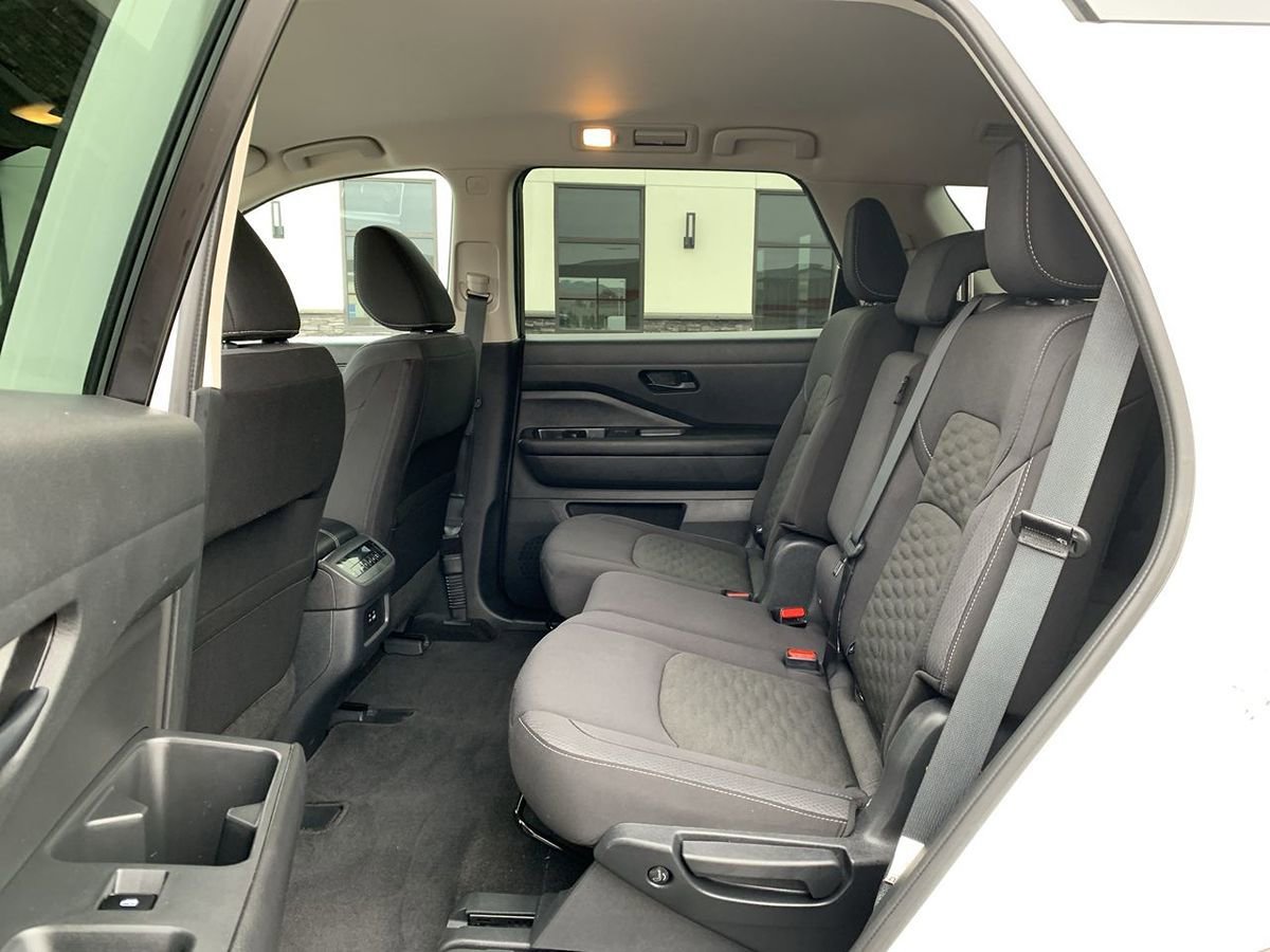 Used 2024 Nissan Pathfinder SV AWD/4WD image 25