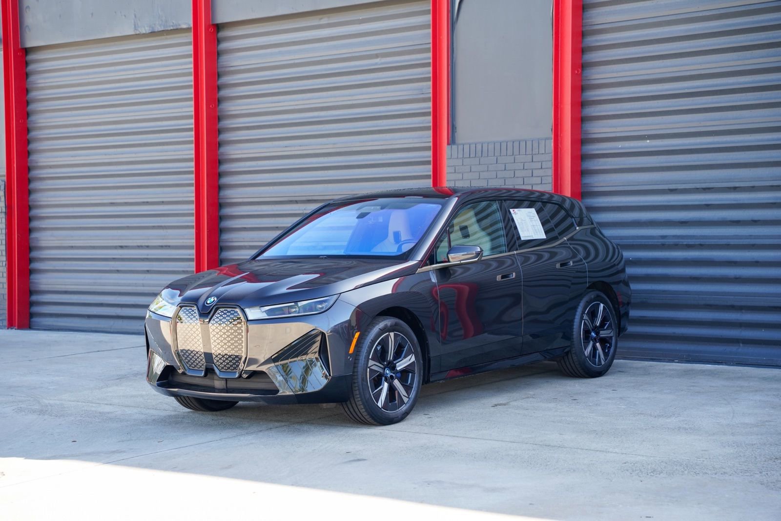 Used 2023 BMW iX xDrive50 w/ Sport Package video 1