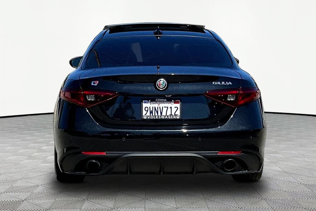 Used 2022 Alfa Romeo Giulia Veloce RWD image 5