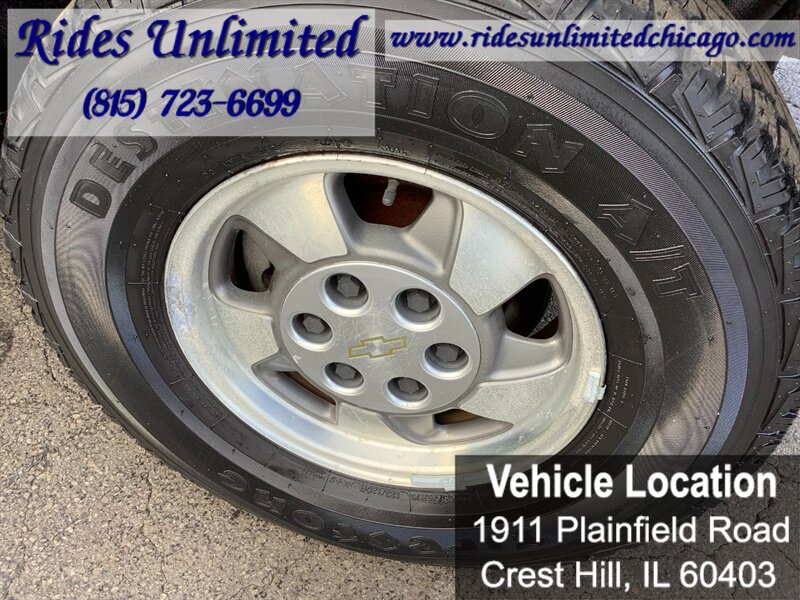 Used 2001 Chevrolet Tahoe LS w/ LS Preferred Equipment Group AWD/4WD image 16