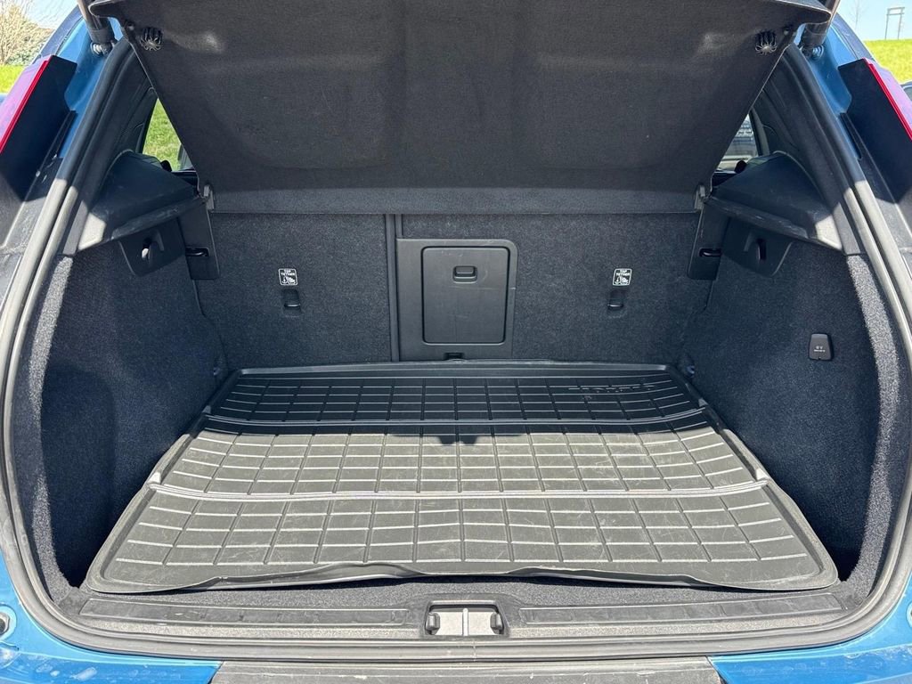 Used 2023 Volvo XC40 Recharge Ultimate AWD/4WD image 5