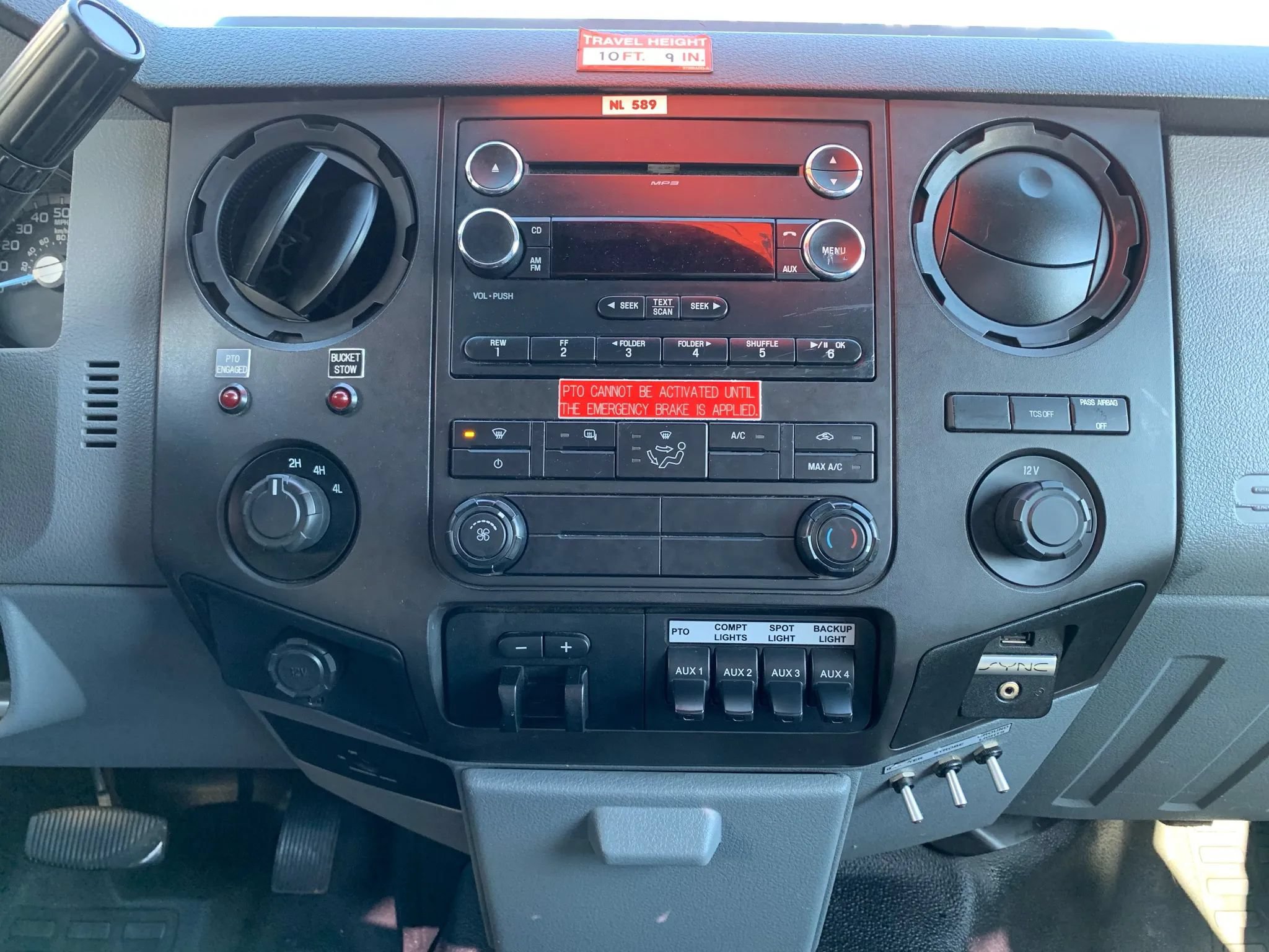 Used 2016 Ford F550 4x4 Regular Cab Super Duty image 16
