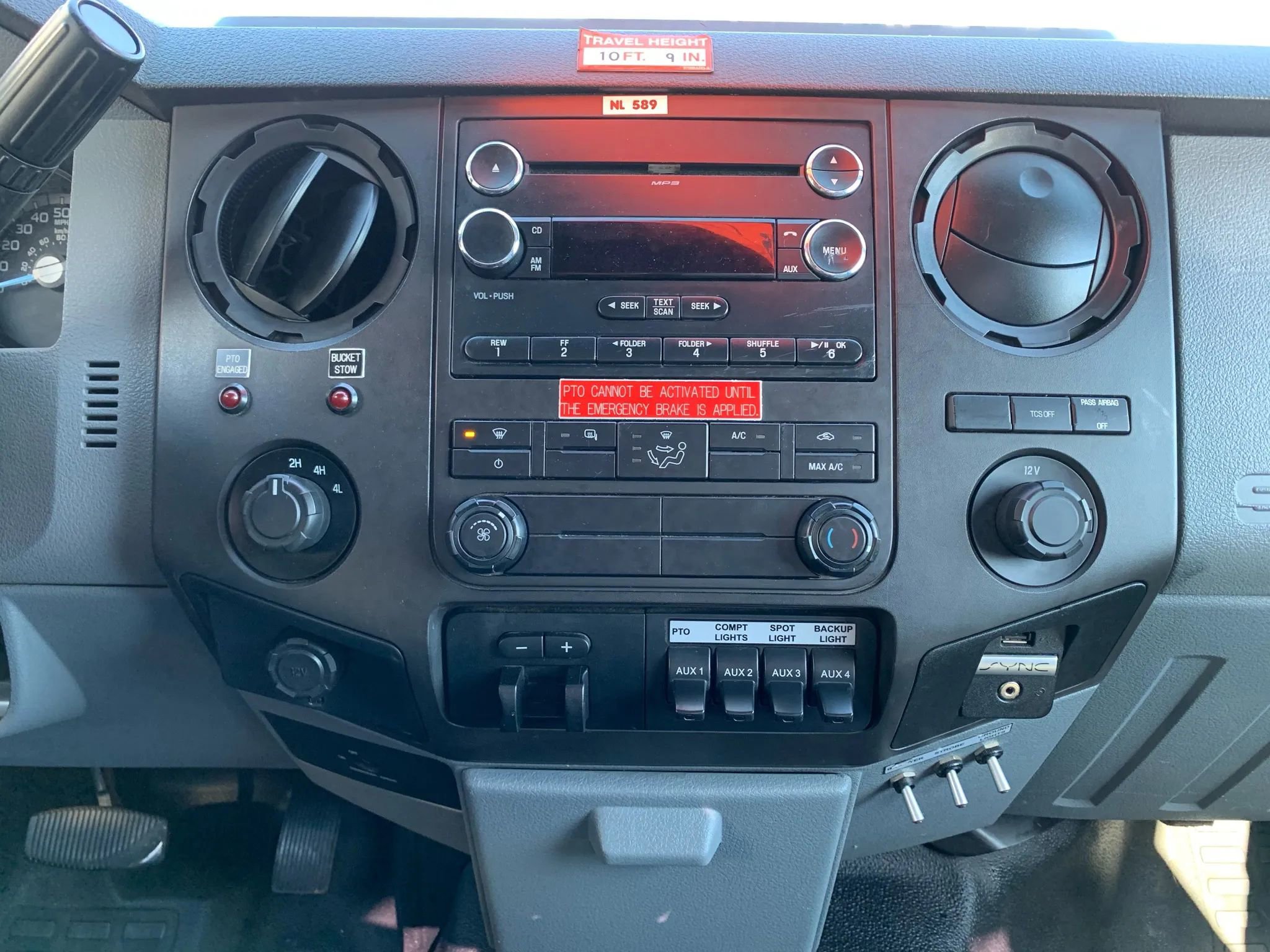 Used 2016 Ford F550 XL 165  W.B. 2D image 16