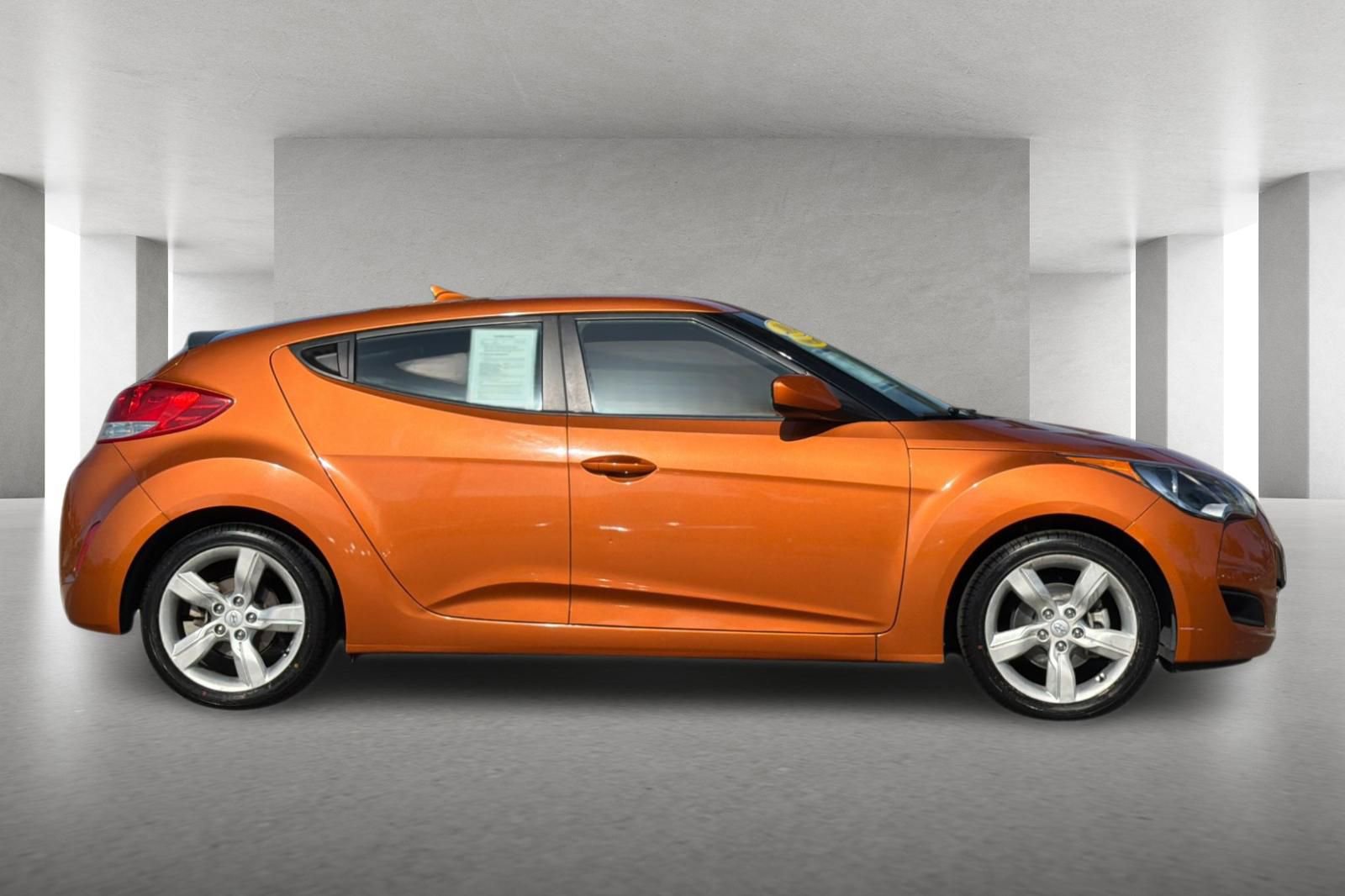 Used 2014 Hyundai Veloster FWD image 3