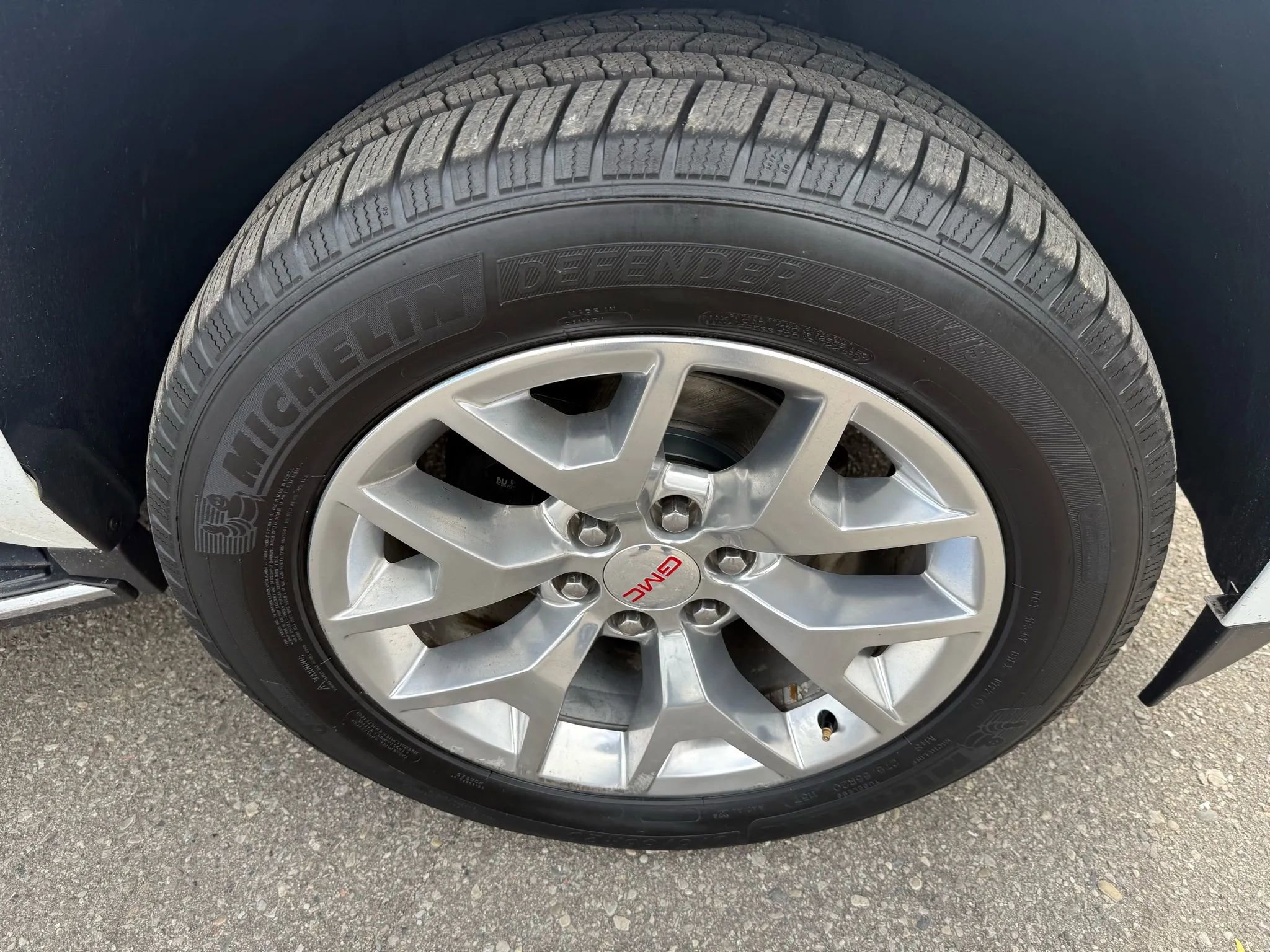 Used 2019 GMC Yukon SLE w/ SLE Value Package image 12