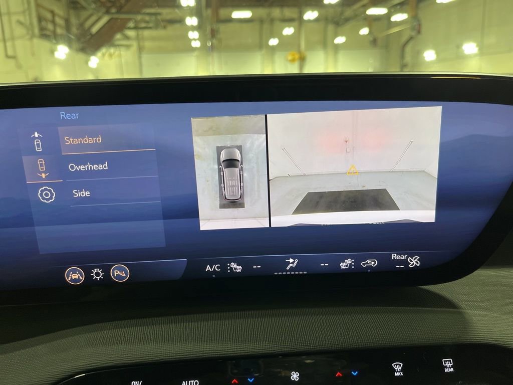 Used 2025 Buick Enclave Preferred AWD/4WD image 19