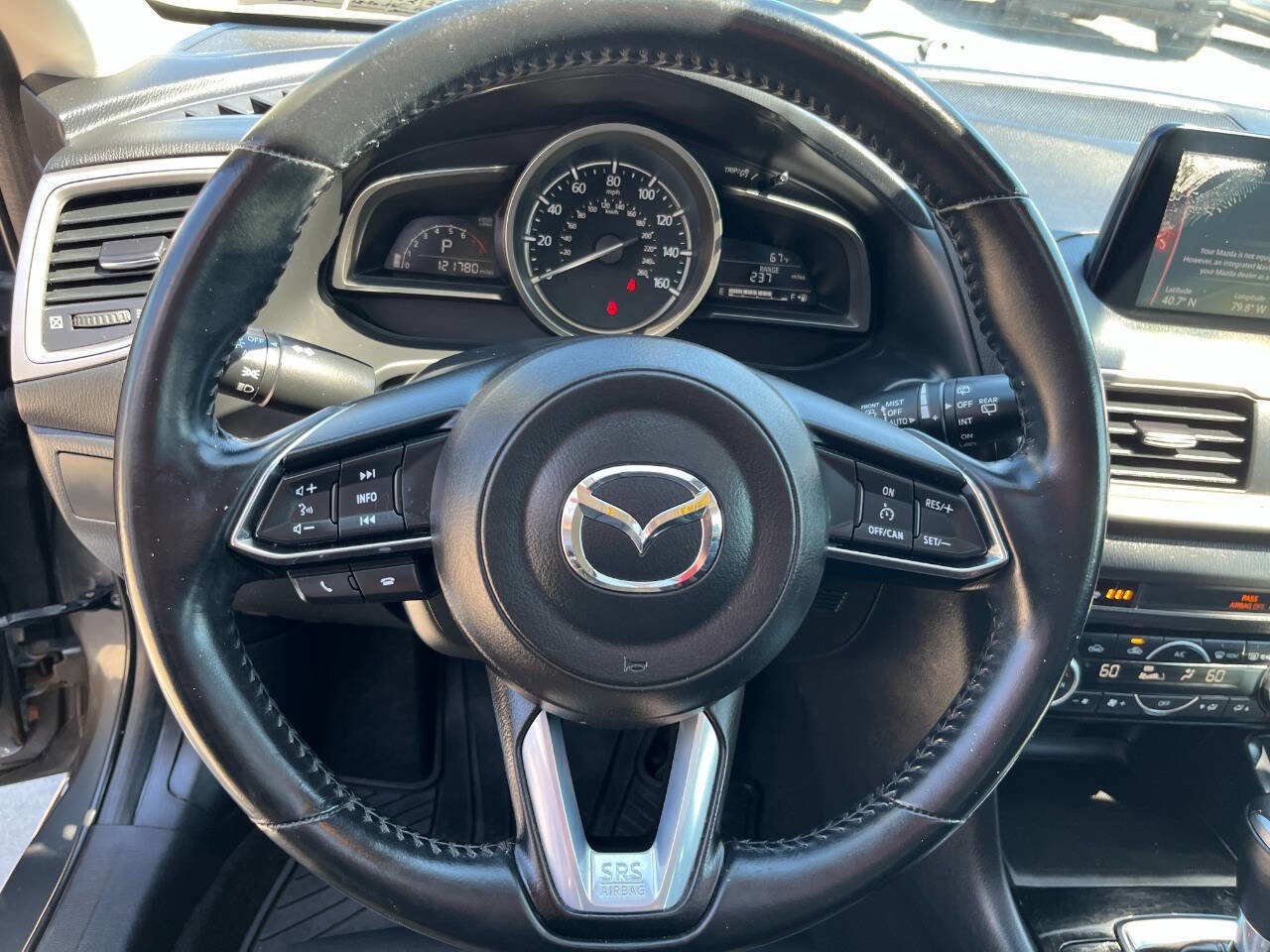 Used 2018 MAZDA MAZDA3 Touring FWD image 23