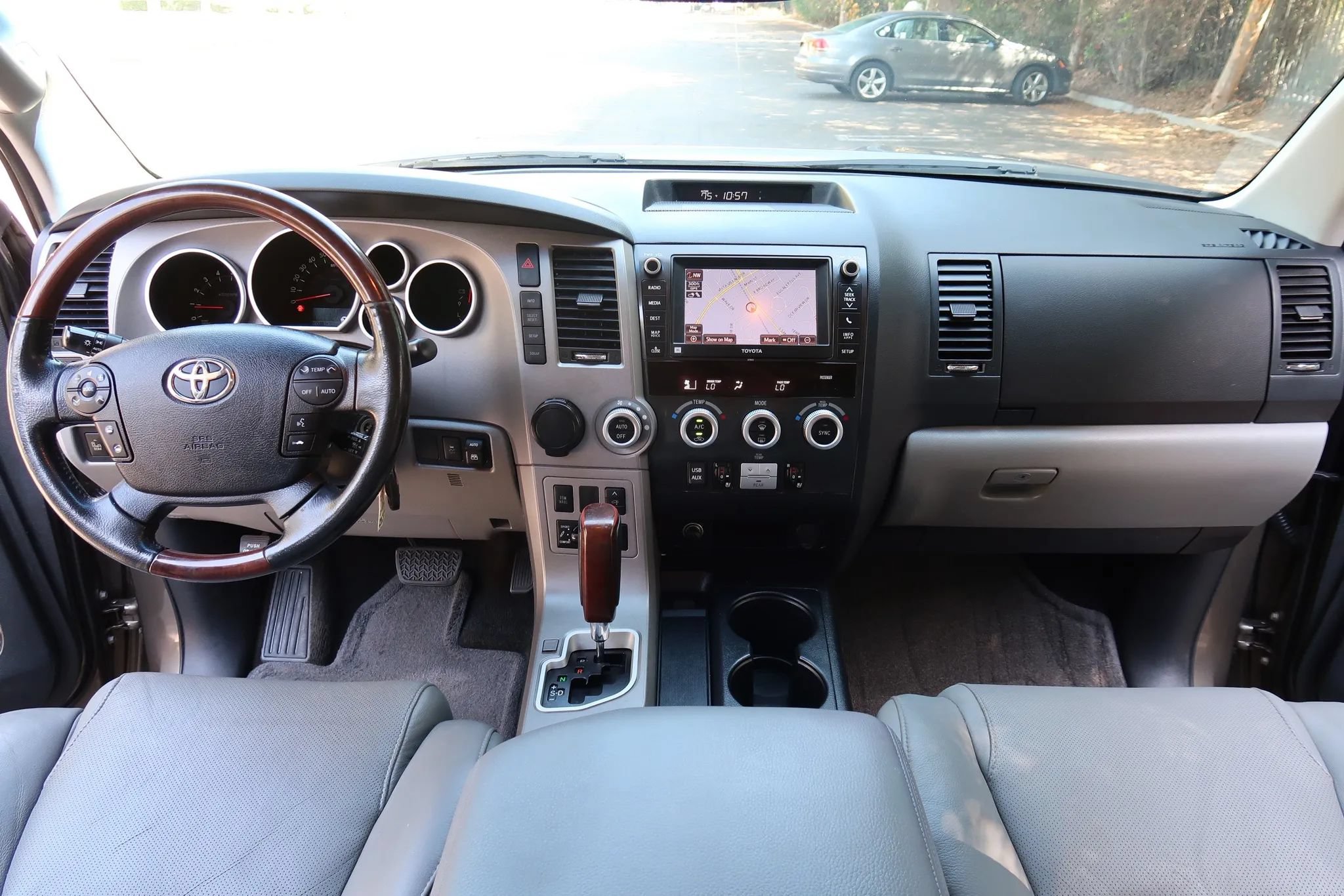 Used 2013 Toyota Sequoia Platinum RWD image 21