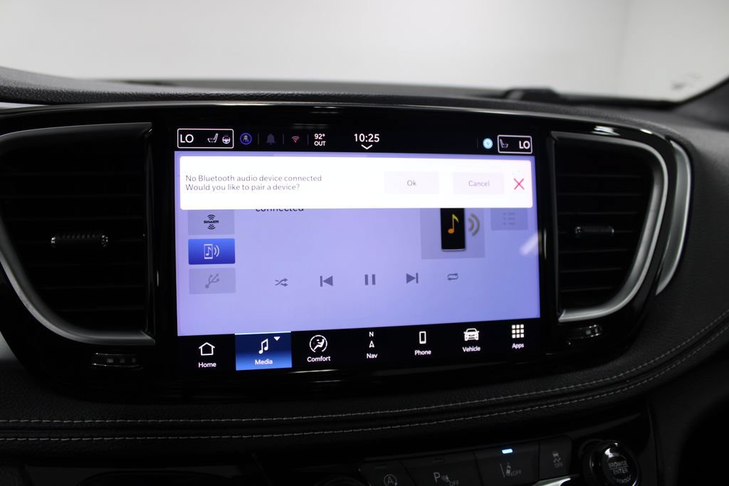 Used 2025 Chrysler Pacifica Limited FWD image 53