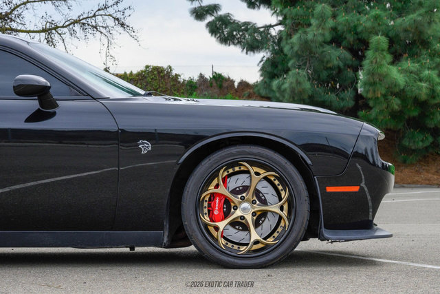Used 2016 Dodge Challenger SRT Hellcat image 11