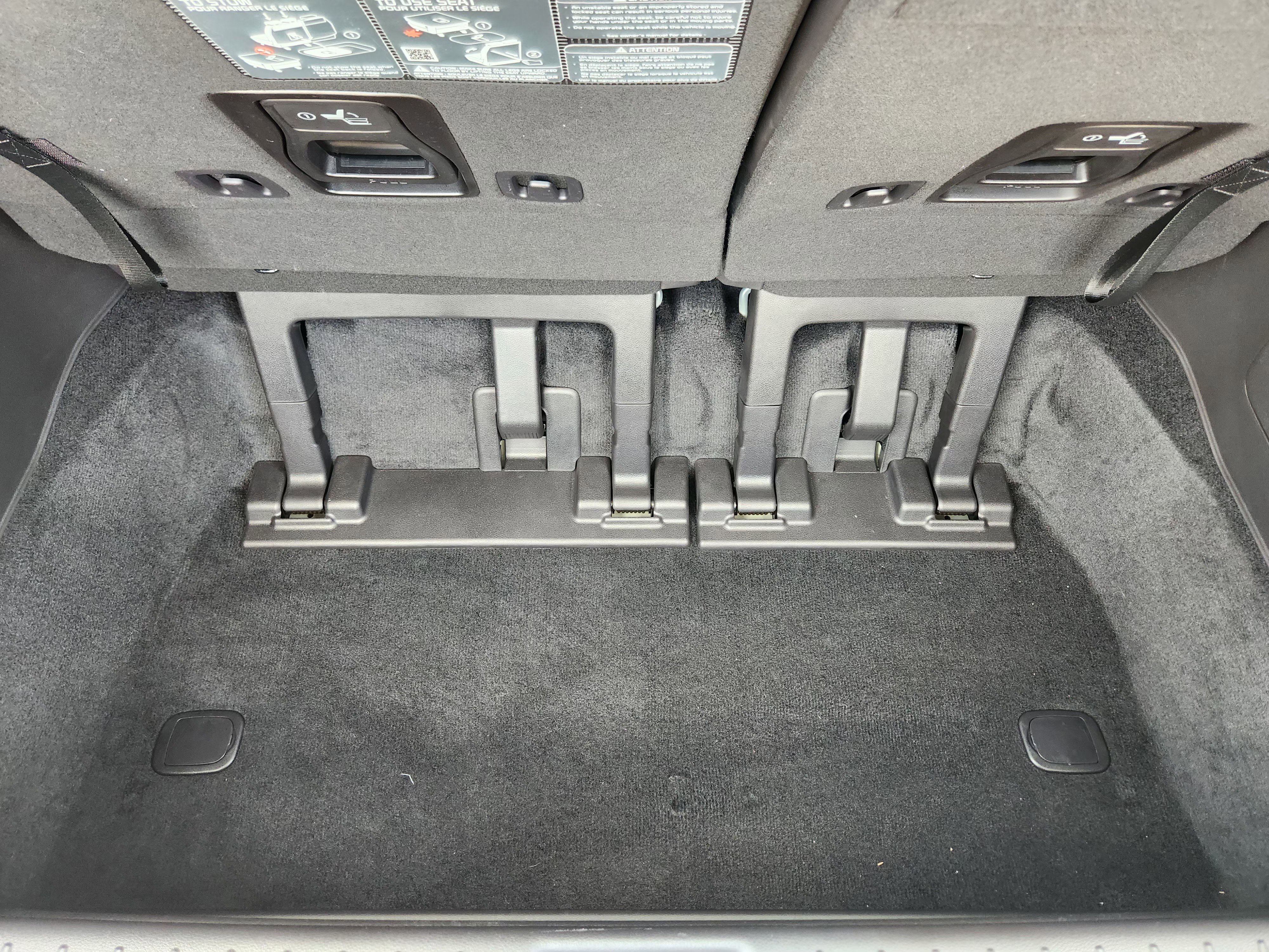Used 2025 Kia Carnival SX w/ SX Dark Edition Package FWD image 35