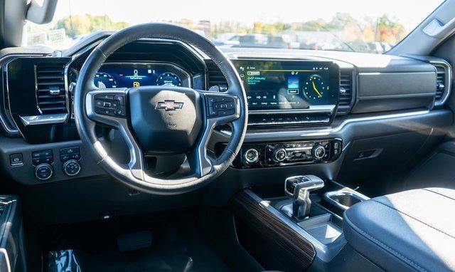 Used 2023 Chevrolet Silverado 1500 LT Trail Boss w/ Protection Package image 12
