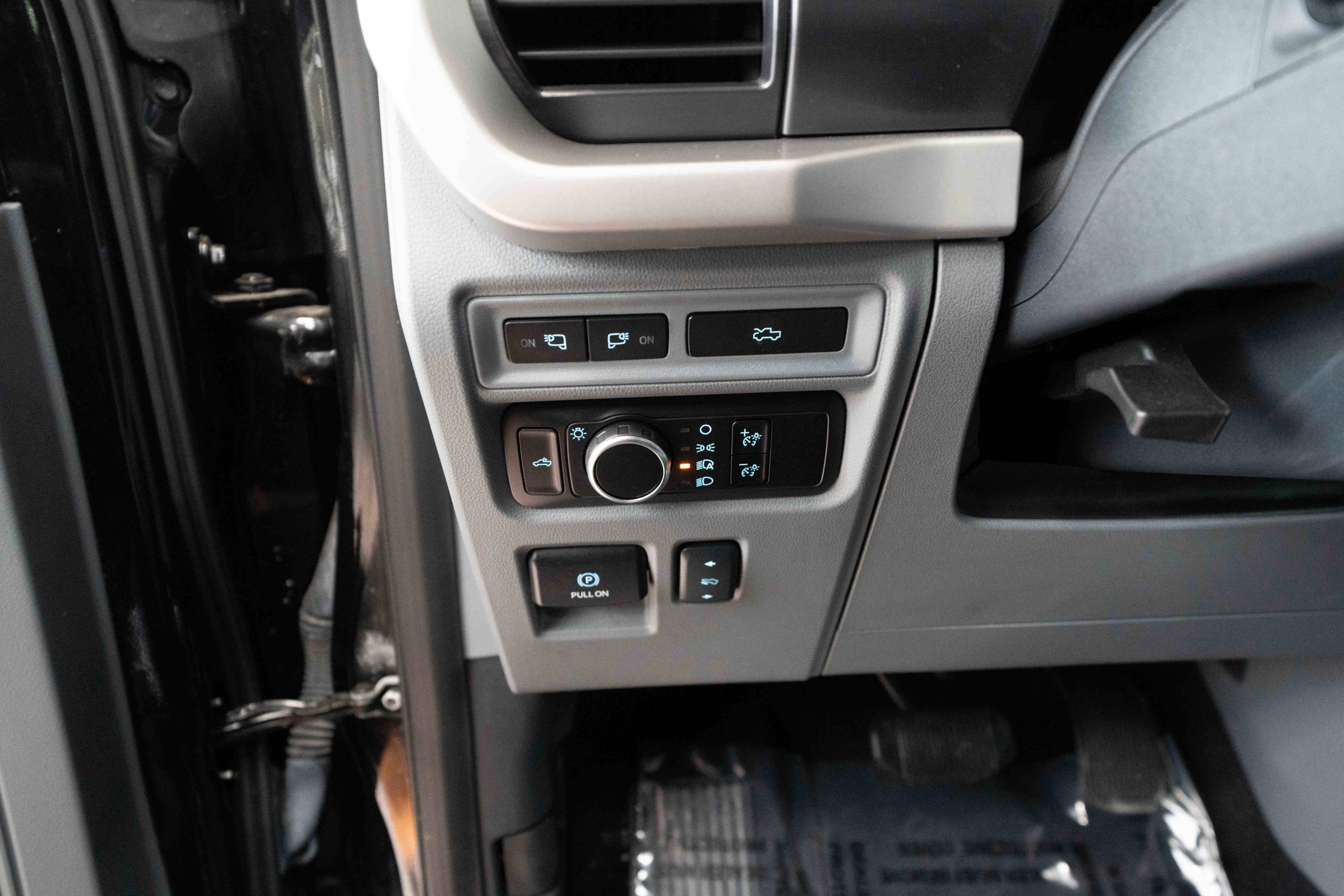 Used 2023 Ford F150 Lightning XLT image 11