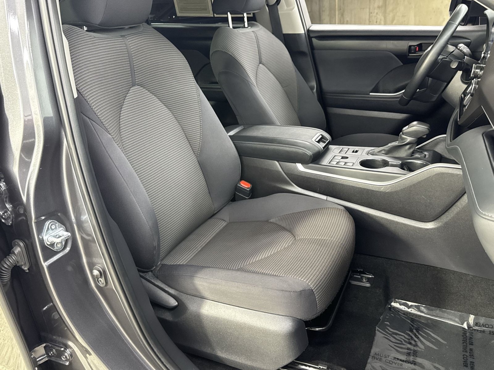 Used 2025 Toyota Highlander LE AWD/4WD image 40
