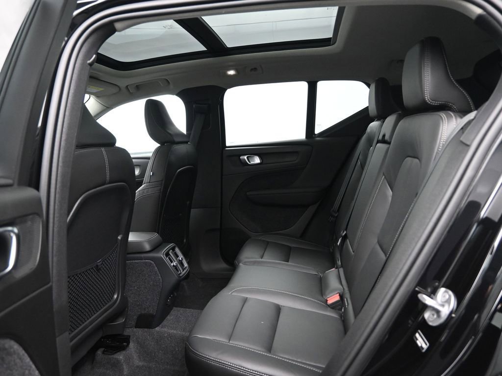 New 2026 Volvo XC40 B5 Plus w/ Protection Package Premier AWD/4WD image 24