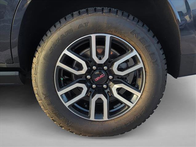 Used 2023 GMC Yukon AT4 w/ Technology Package image 8