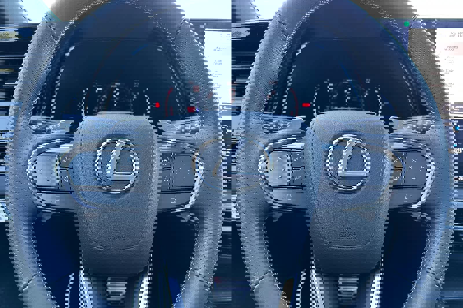 Used 2023 Lexus RX 500h F Sport image 25